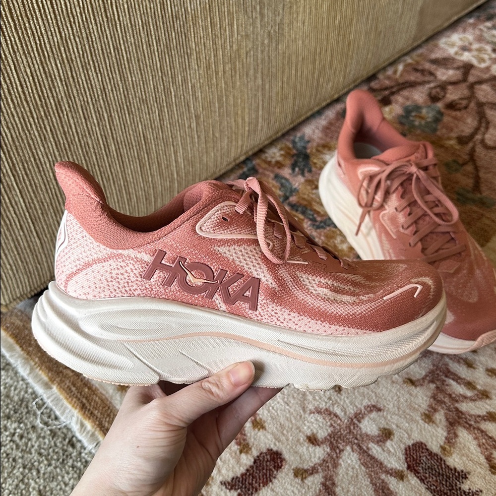 Hoka Clifton 10